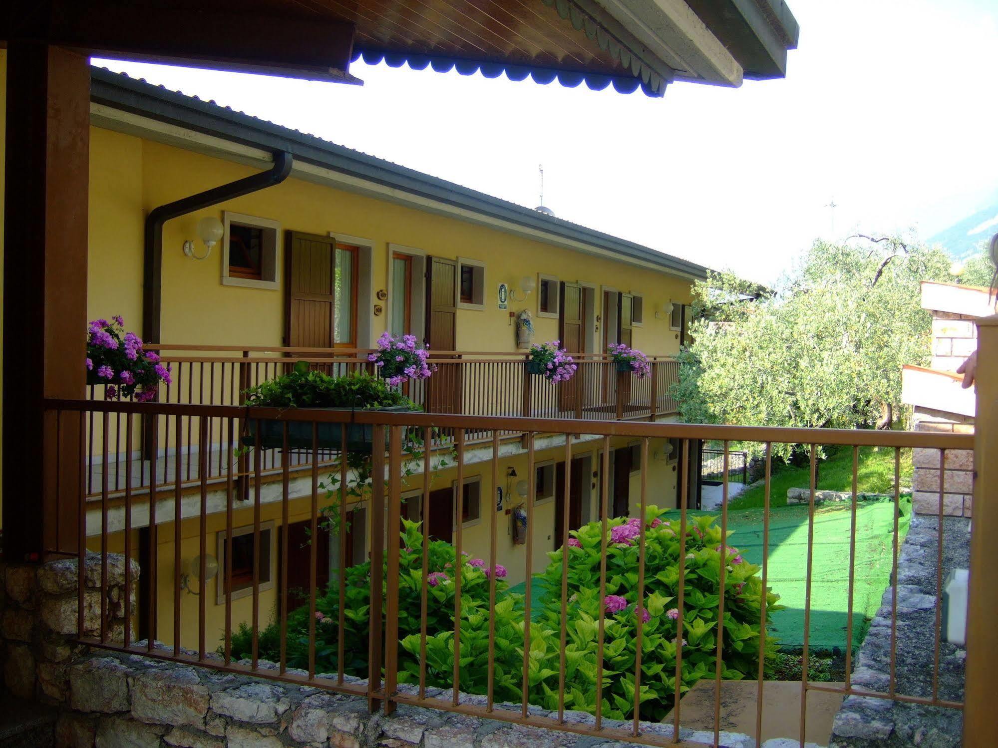 Residence San Vito Brenzone sul Garda Bagian luar foto