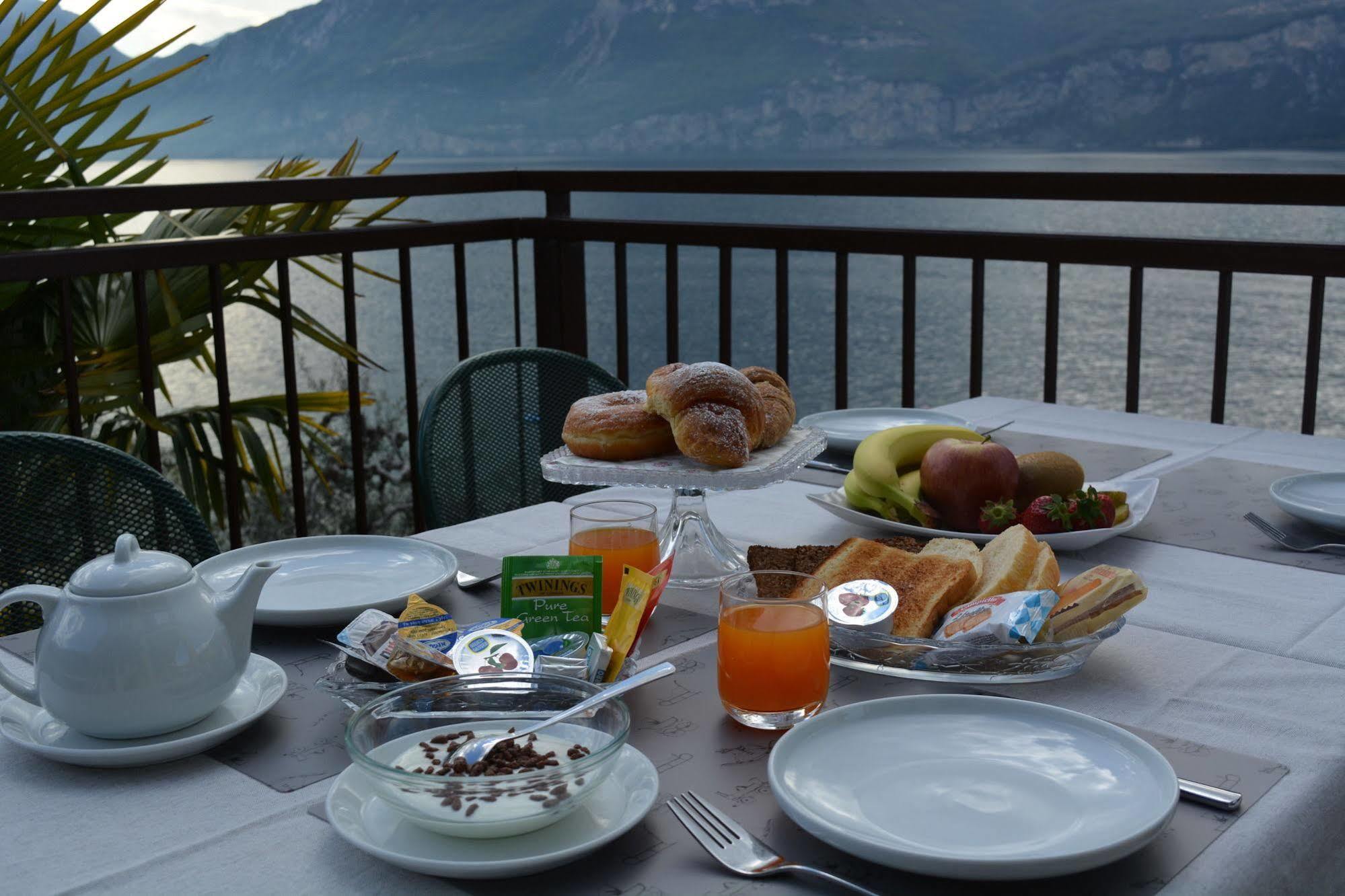 Residence San Vito Brenzone sul Garda Bagian luar foto